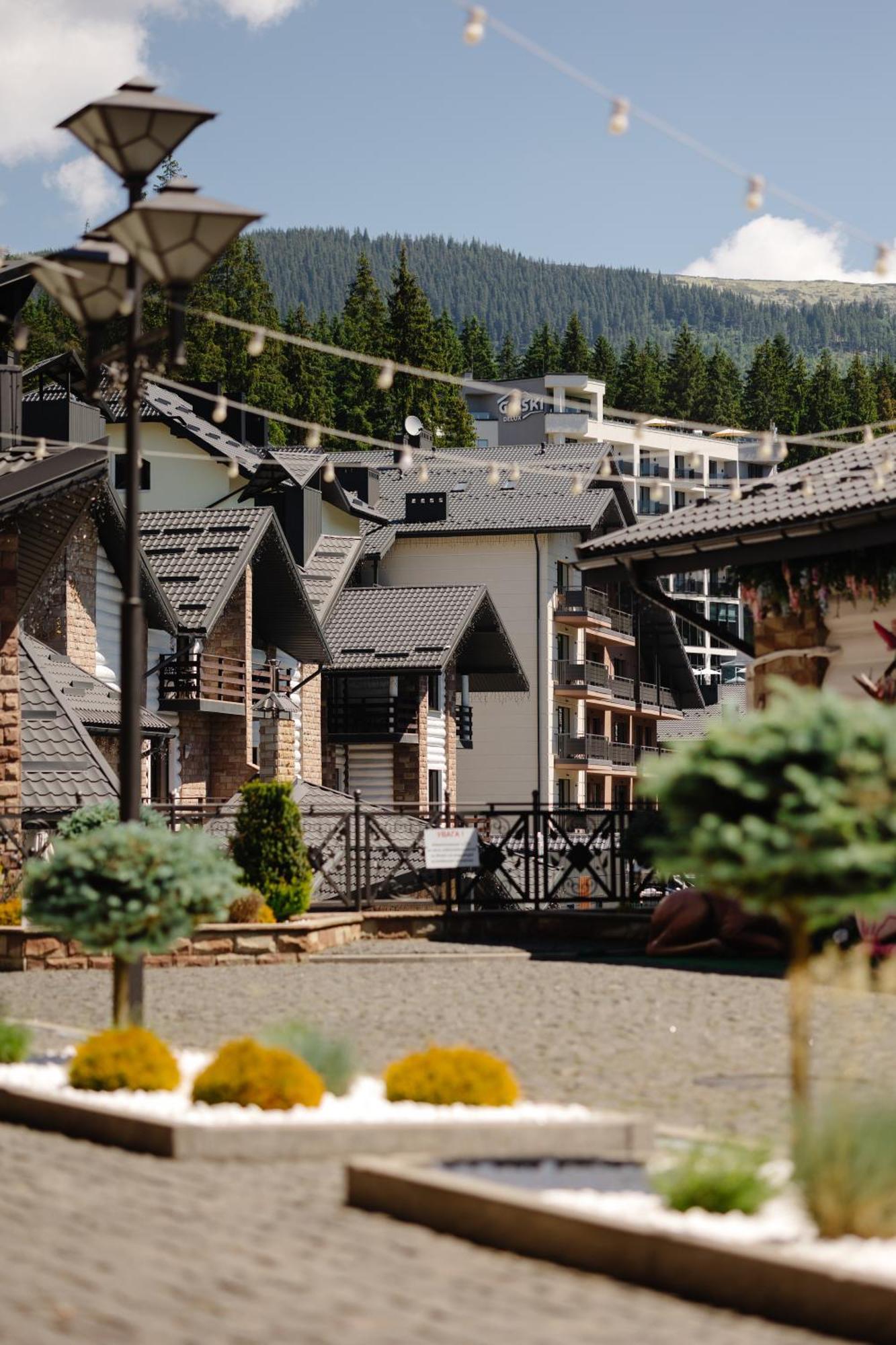 Westhills Cottage Town & Spa Bukovel Exterior foto